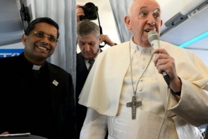 papież Franciszek w drodze na węgry